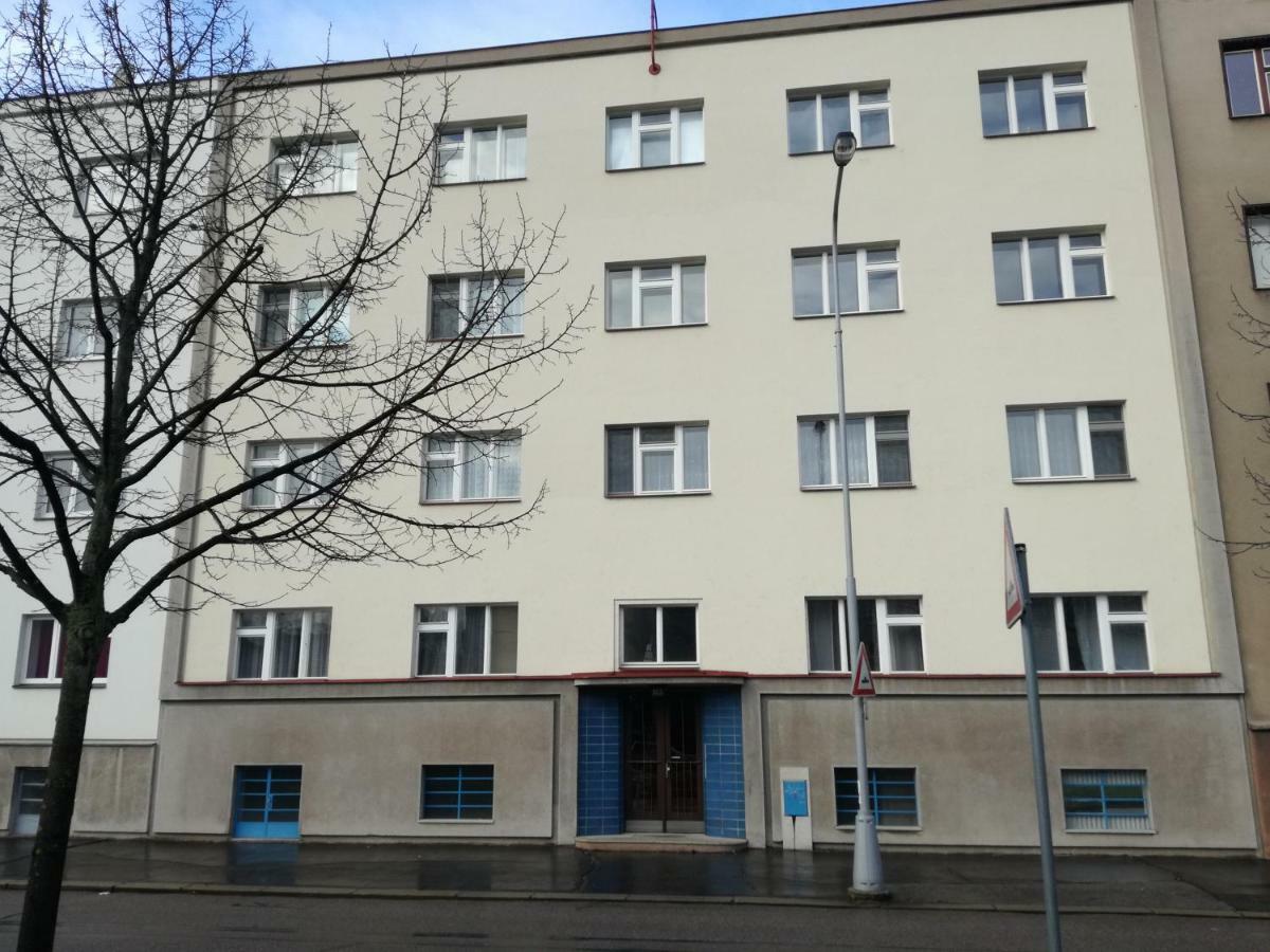 Malý útulný byt V Lipkách Hradec Kralove Exterior foto